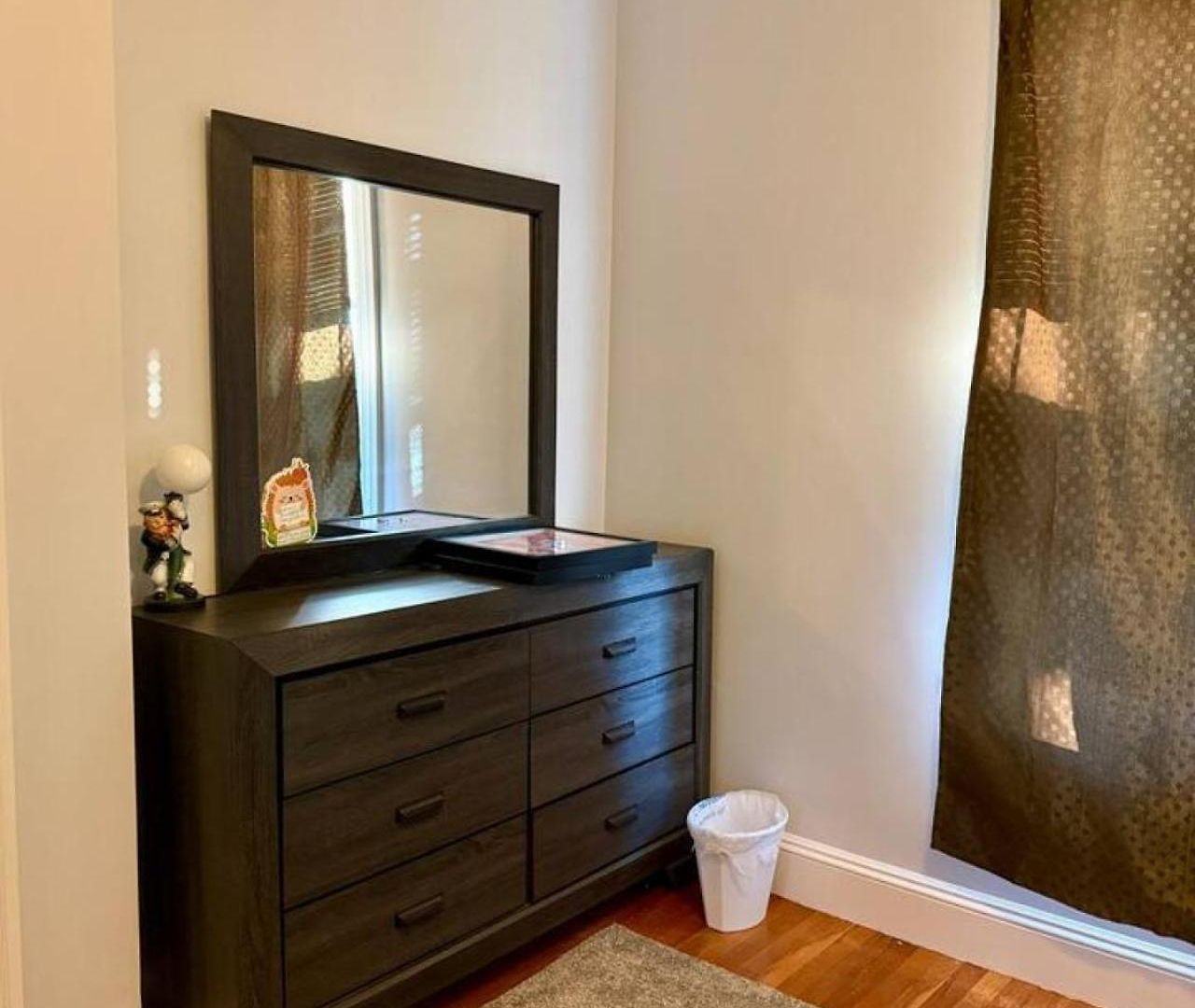 Modern In Queen Bedroom Wavez 3 Apartment