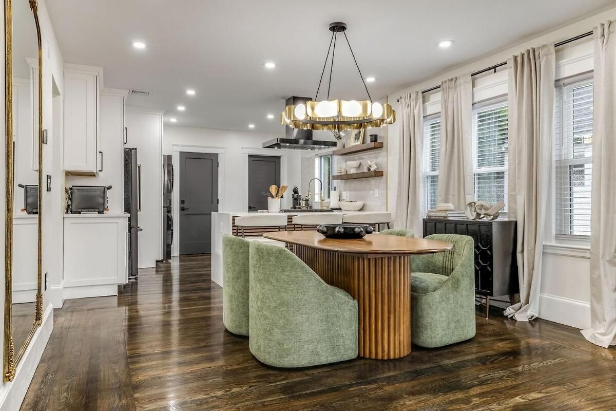 Luxury Designer 3br - Office - Sunroom - Garage - Apartment