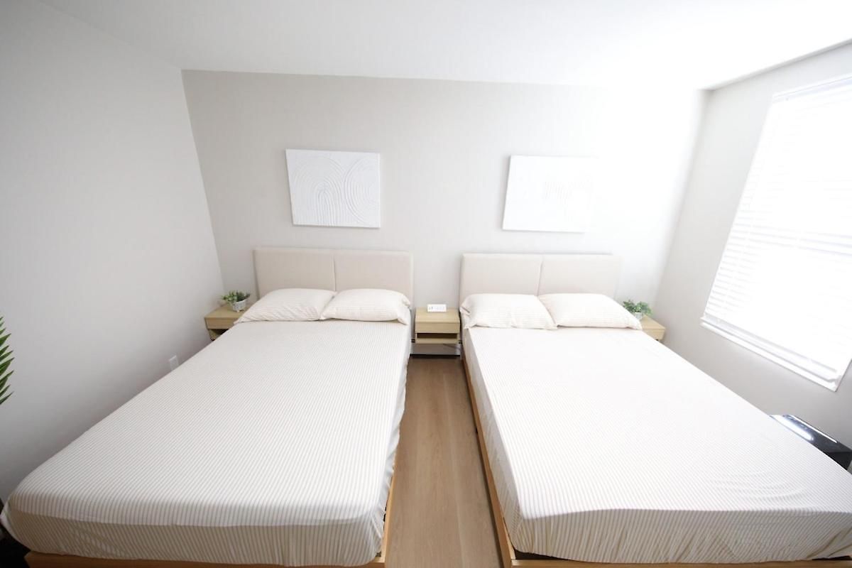 Modern In E - Walk To Airport Apartment