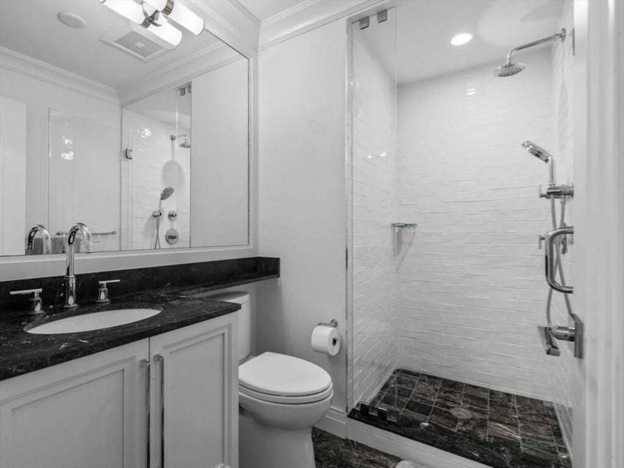 Exceptionally Private Garden Apartment *