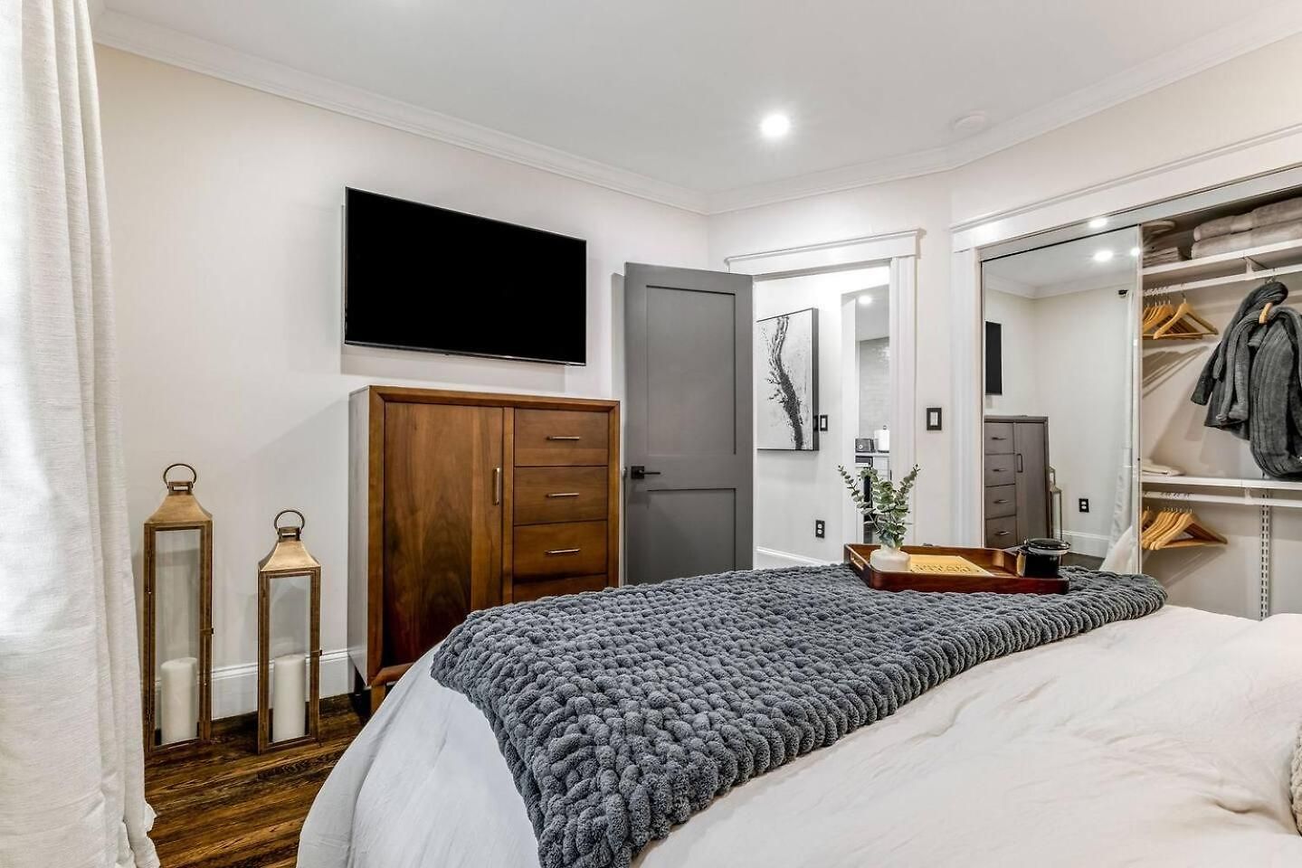 Apartment Luxury Designer 2br With Sunroom *