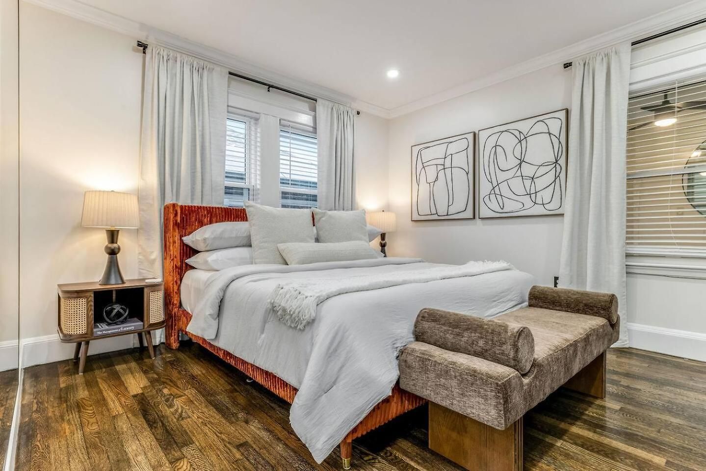 Apartment Luxury Designer 2br With Sunroom