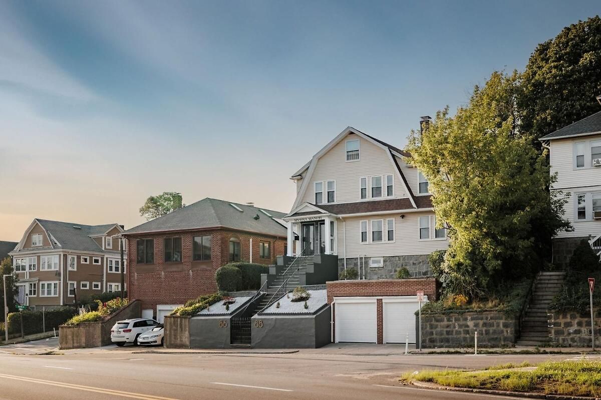 Apartment Luxury Designer 3br - Office - Sunroom - Garage - Boston
