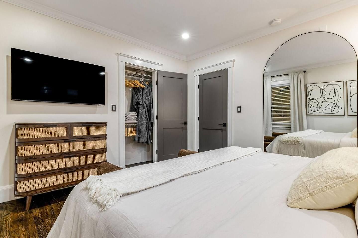 Apartment Luxury Designer 2br With Sunroom Boston