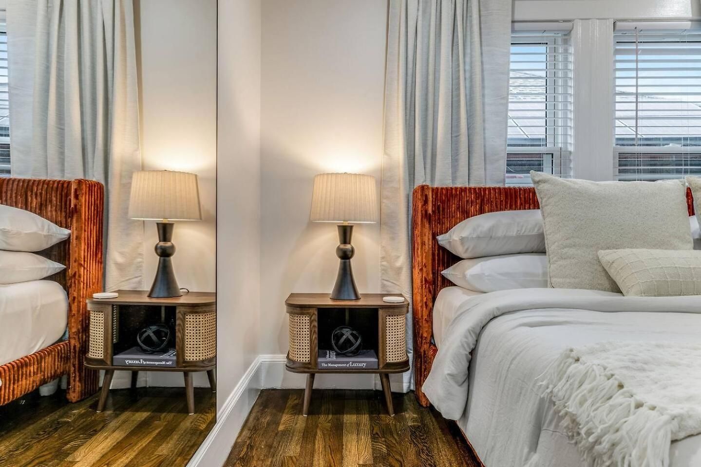 Luxury Designer 2br With Sunroom * Boston