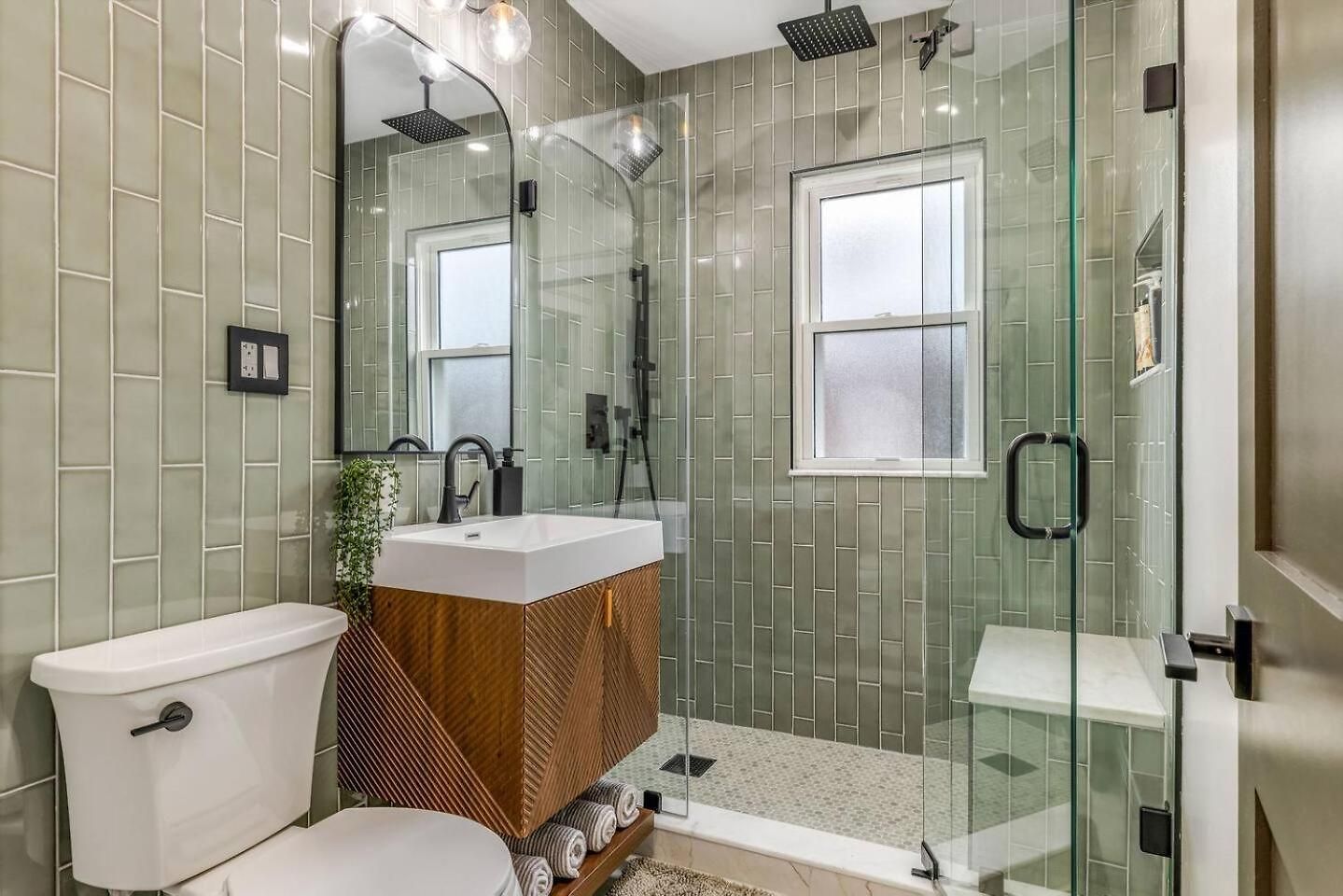 Luxury Designer 2br With Sunroom Boston