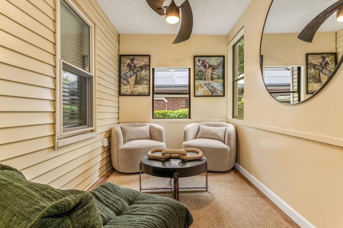 Luxury Designer 2br With Sunroom Apartment