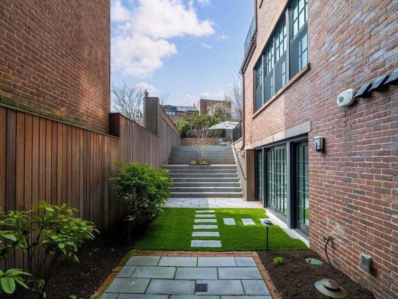 Exceptionally Private Garden Apartment