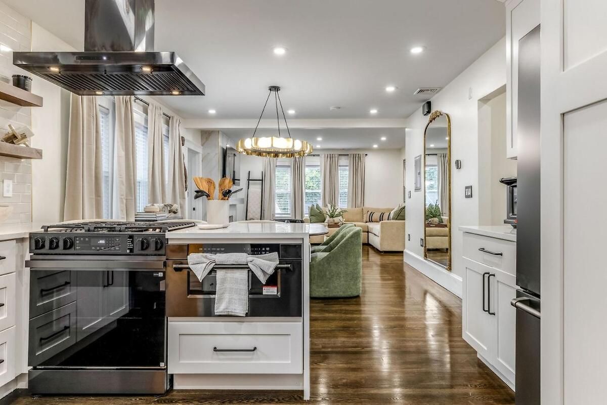 Luxury Designer 3br - Office - Sunroom - Garage - *