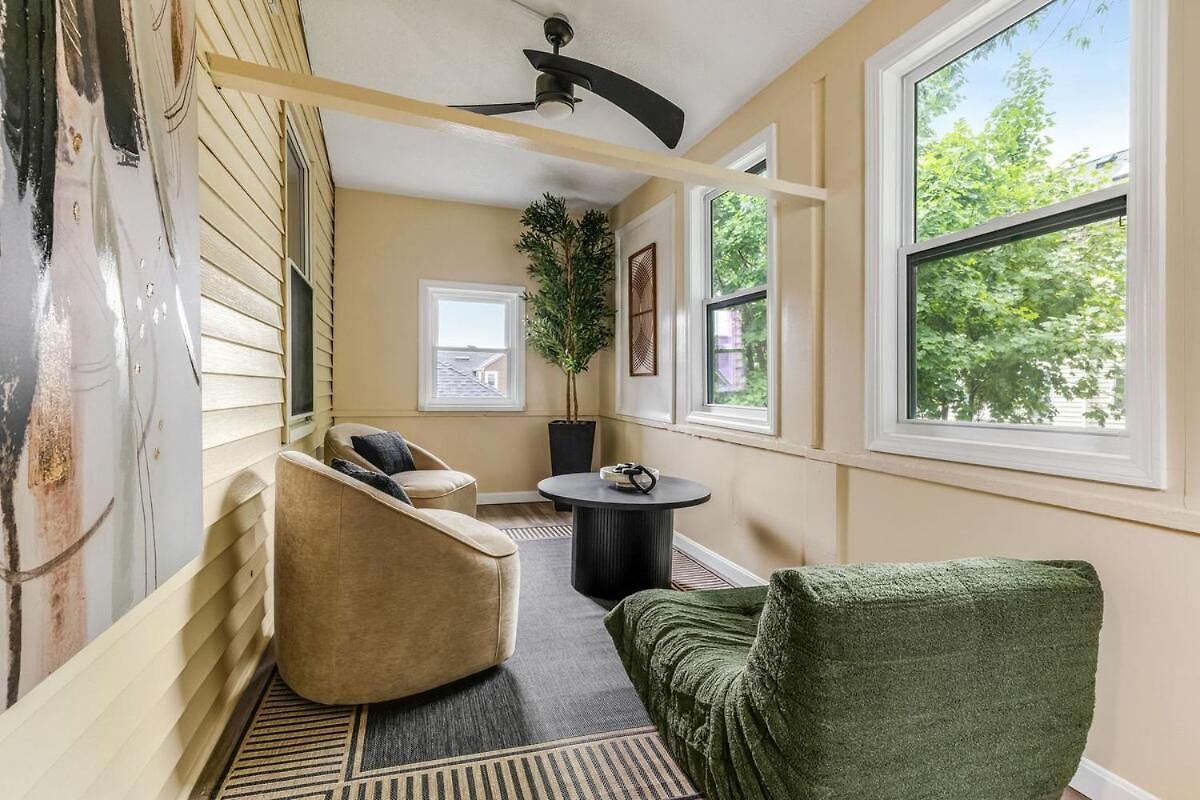 Apartment Luxury Designer 3br - Office - Sunroom - Garage - *