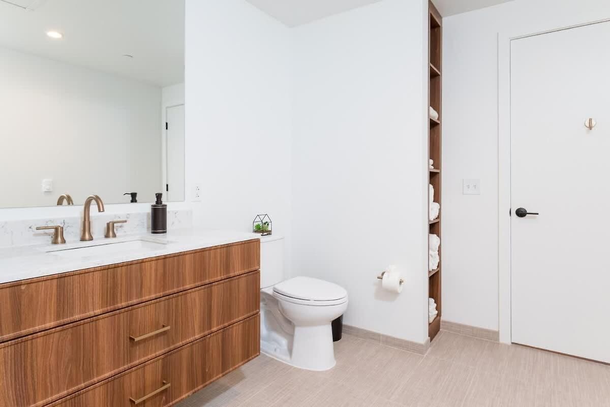 Back-bay W Roof Gym & Parking Apartment