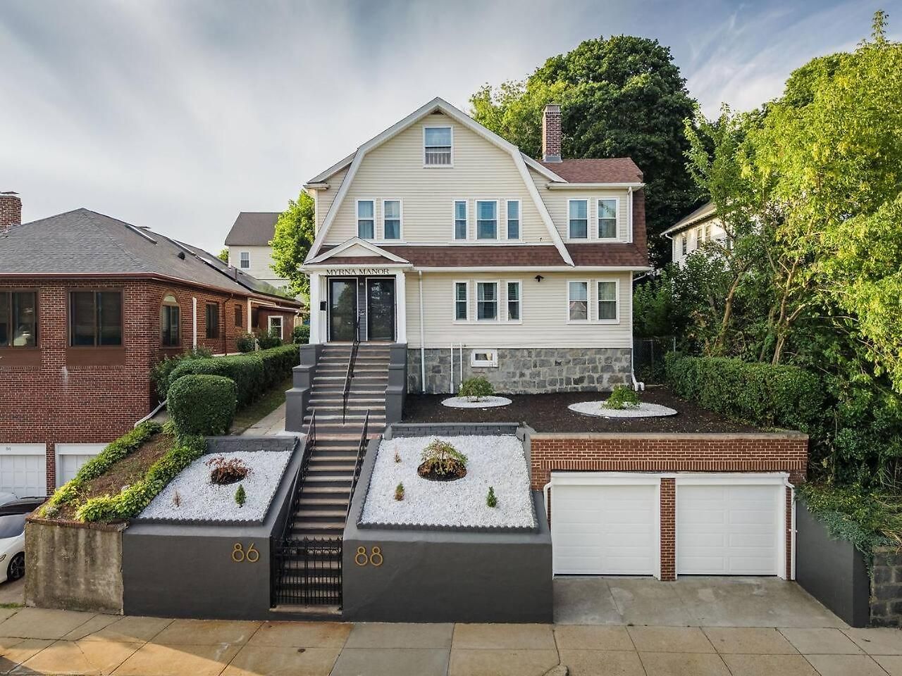 Luxury Designer 2br With Sunroom * Boston