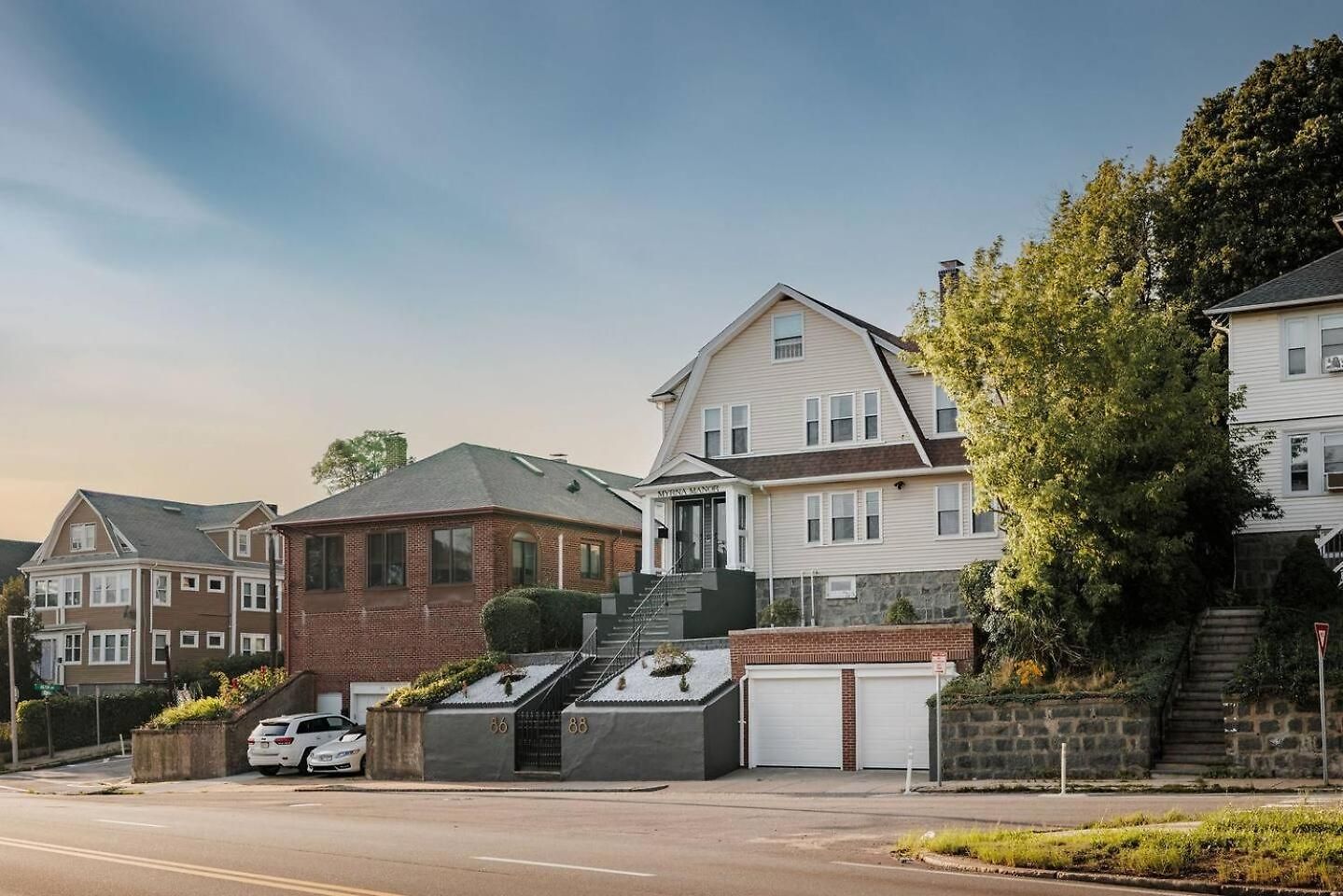 Apartment Luxury Designer 2br With Sunroom