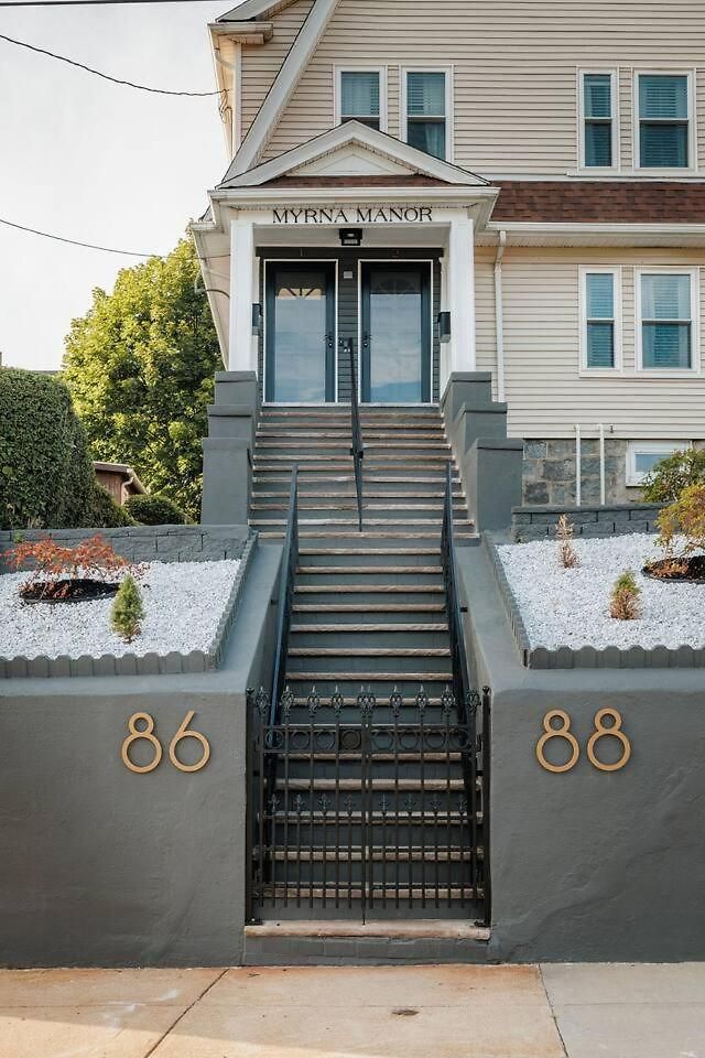 Luxury Designer 2br With Sunroom