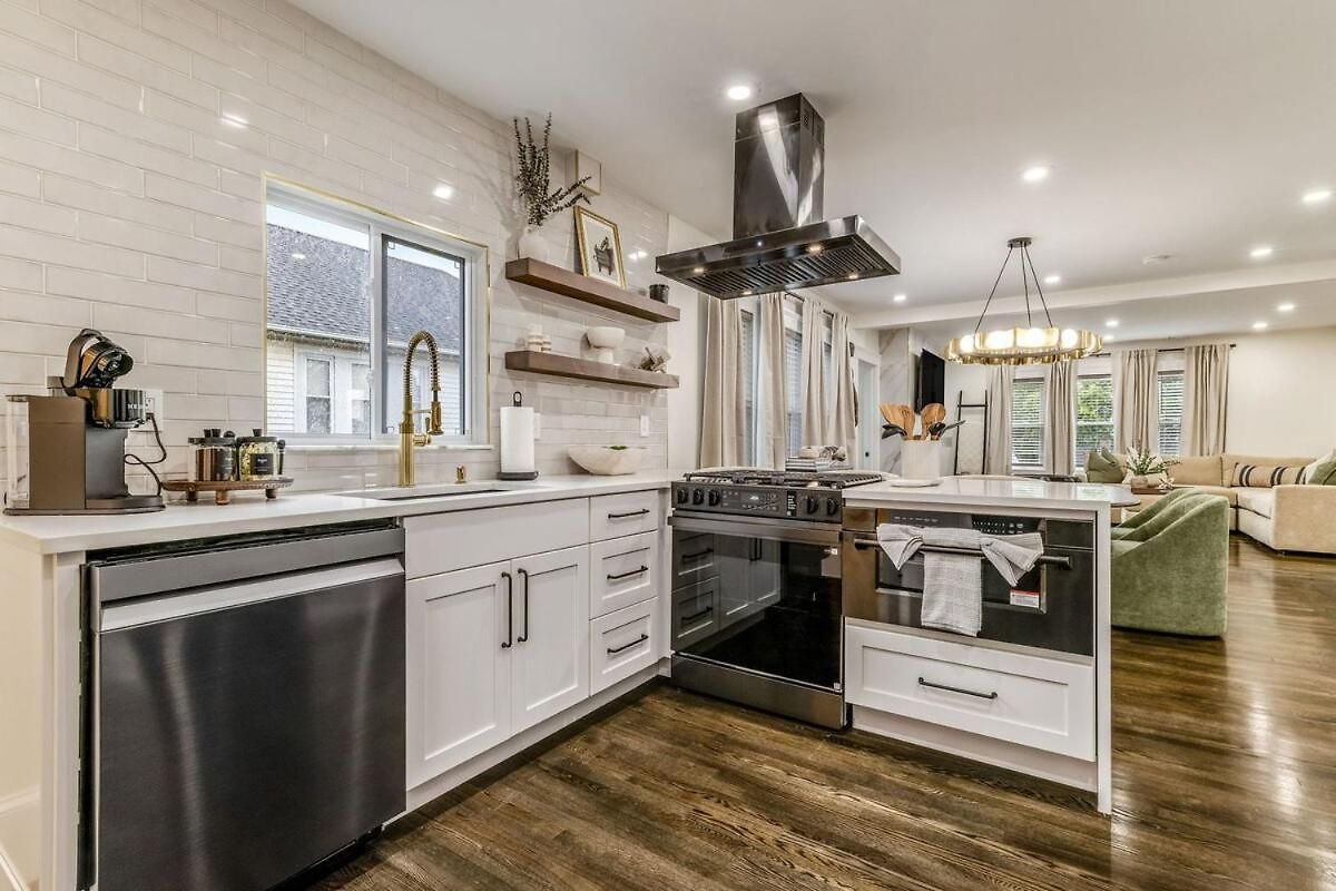 Luxury Designer 3br - Office - Sunroom - Garage - Apartment Boston