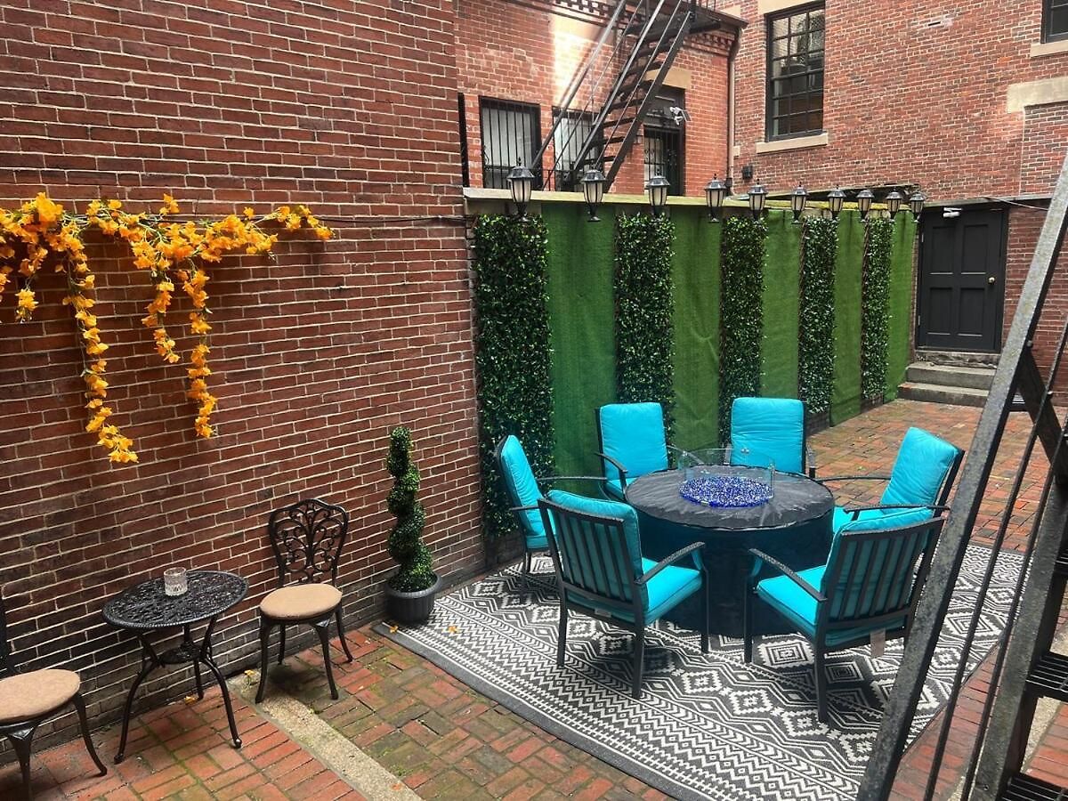 The Beacon Hill Apartment
