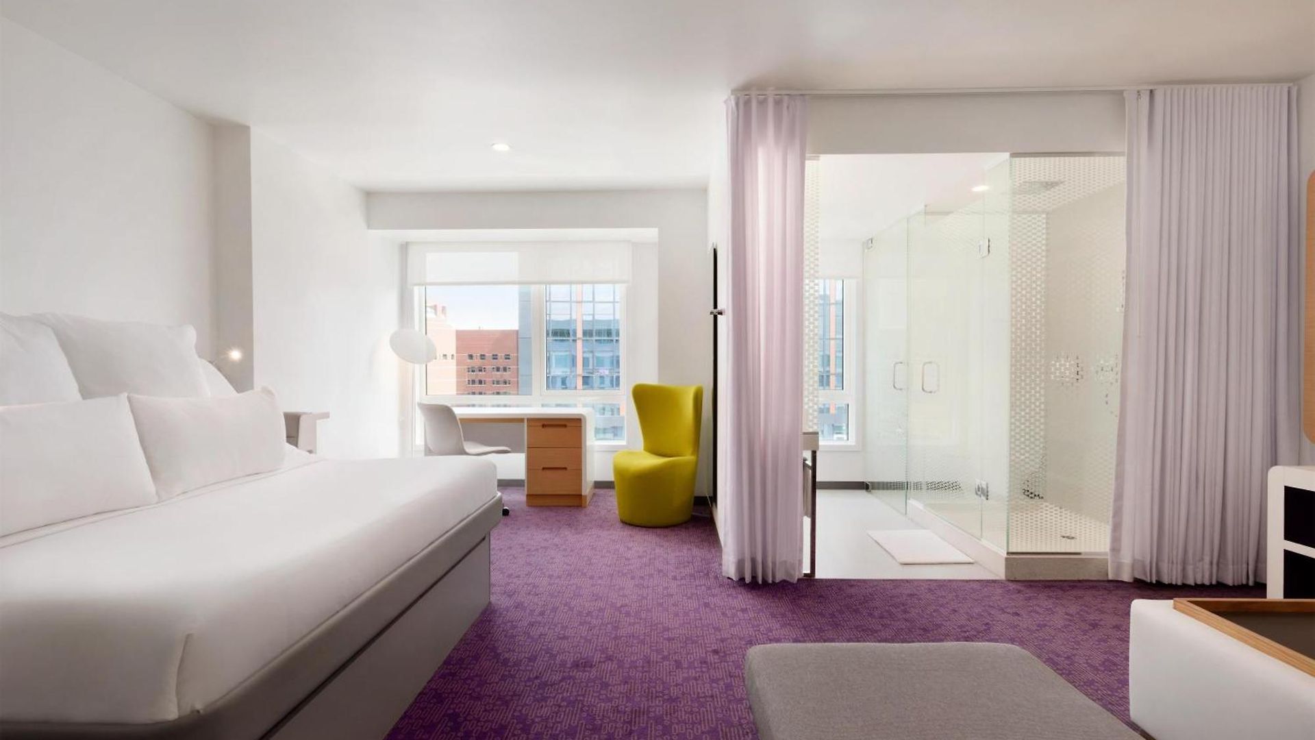 Yotel 4*