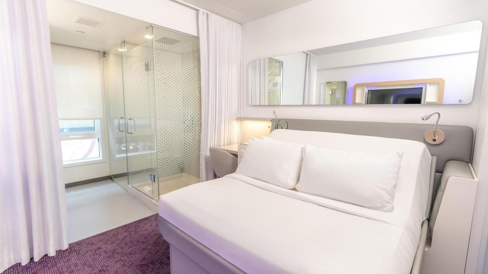 Yotel 4*
