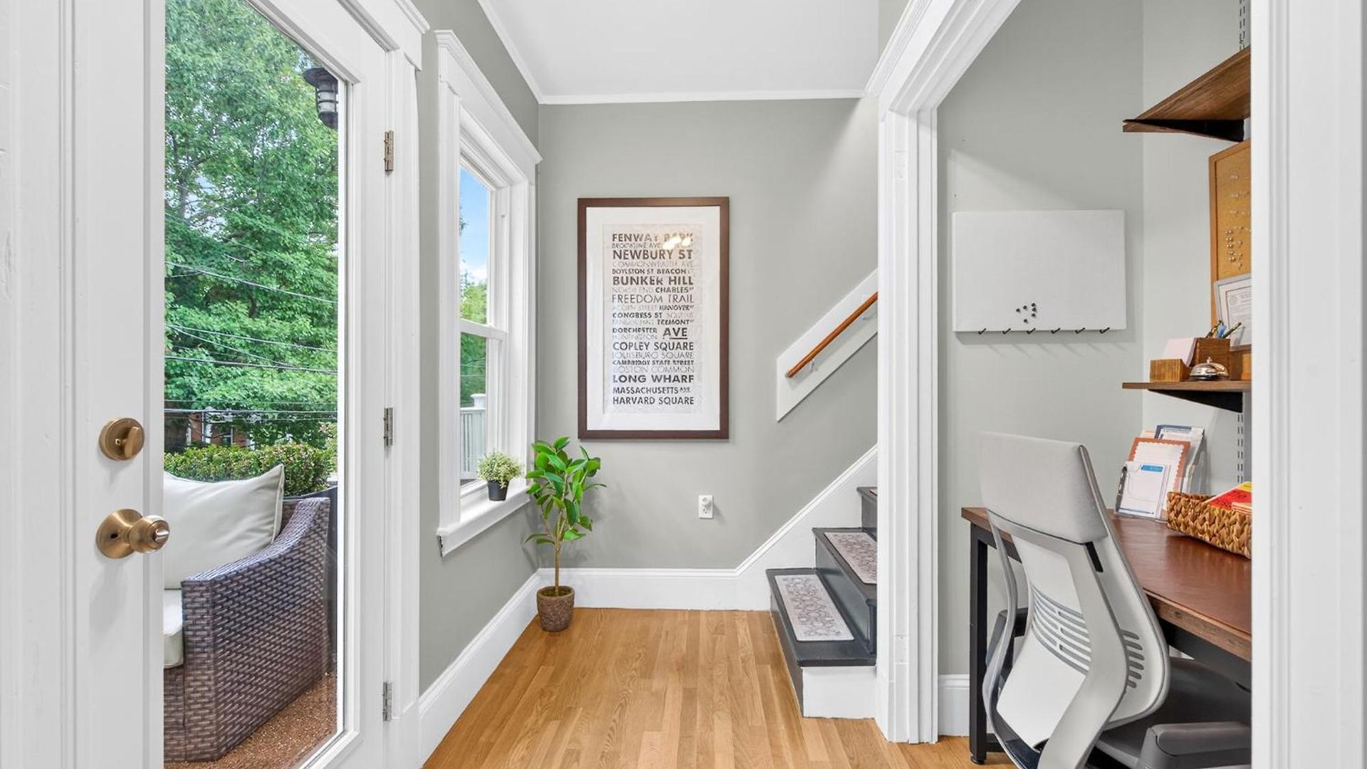 Apartment Top-floor, 2-bedroom Balcony Near Red Line Boston