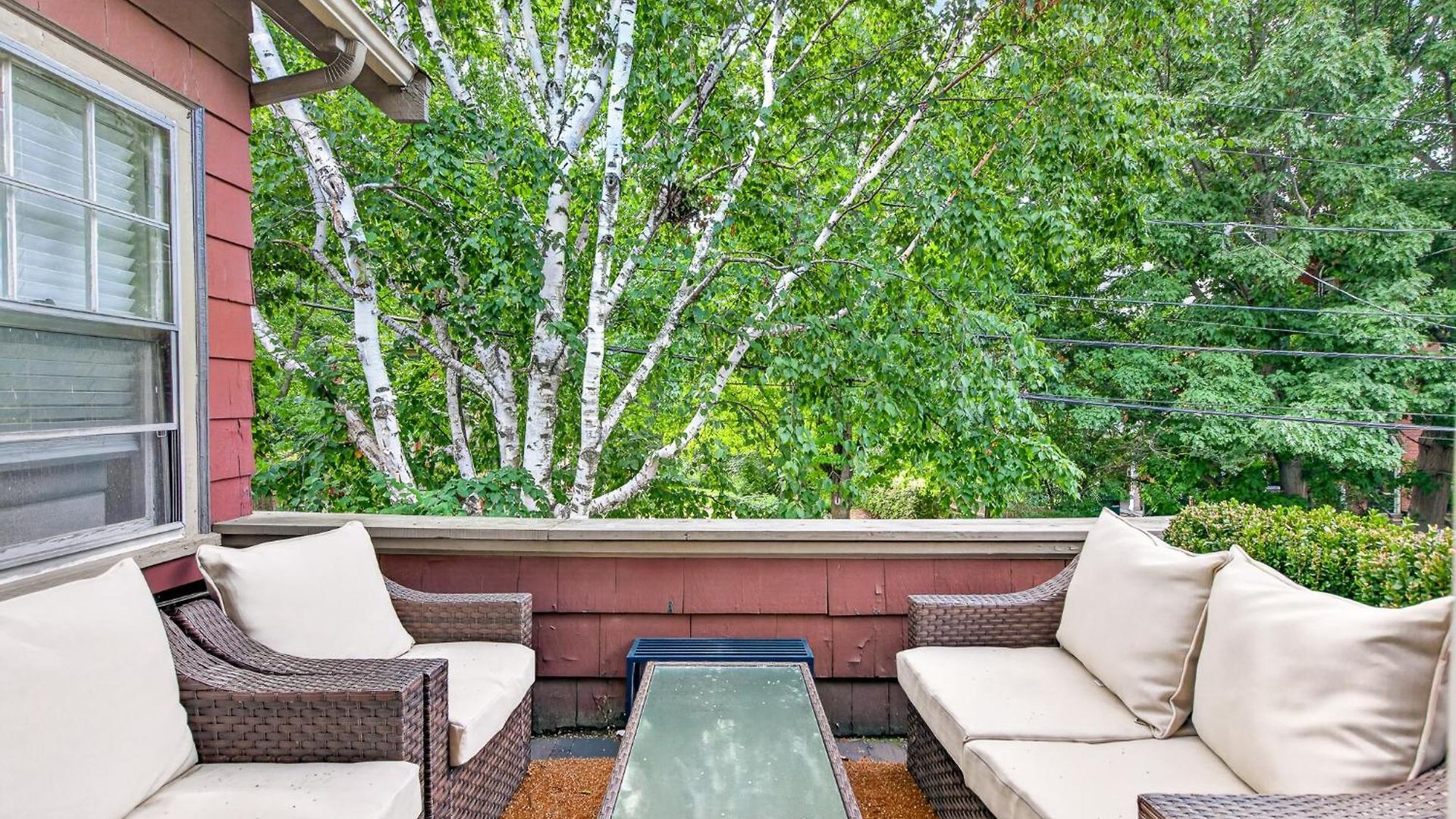 Top-floor, 2-bedroom Balcony Near Red Line Apartment
