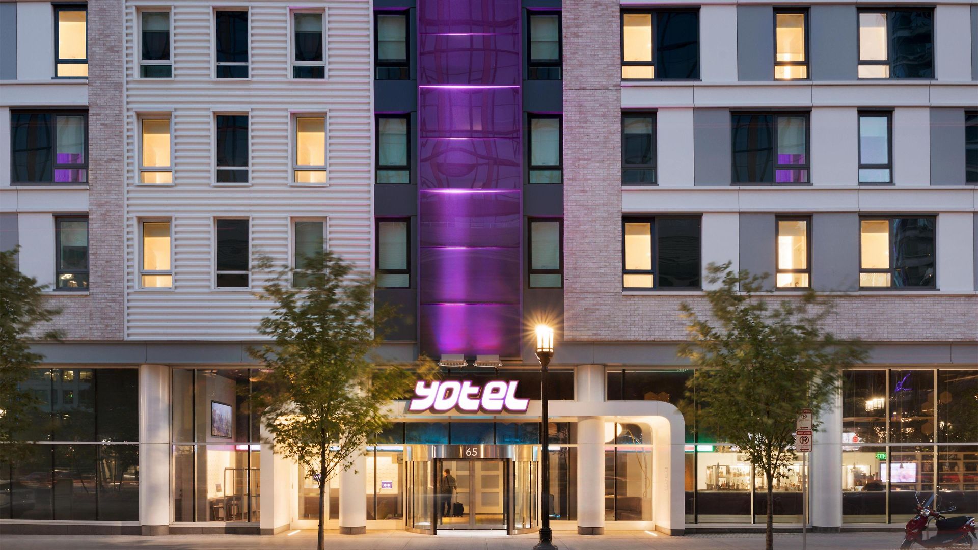 Yotel 4*