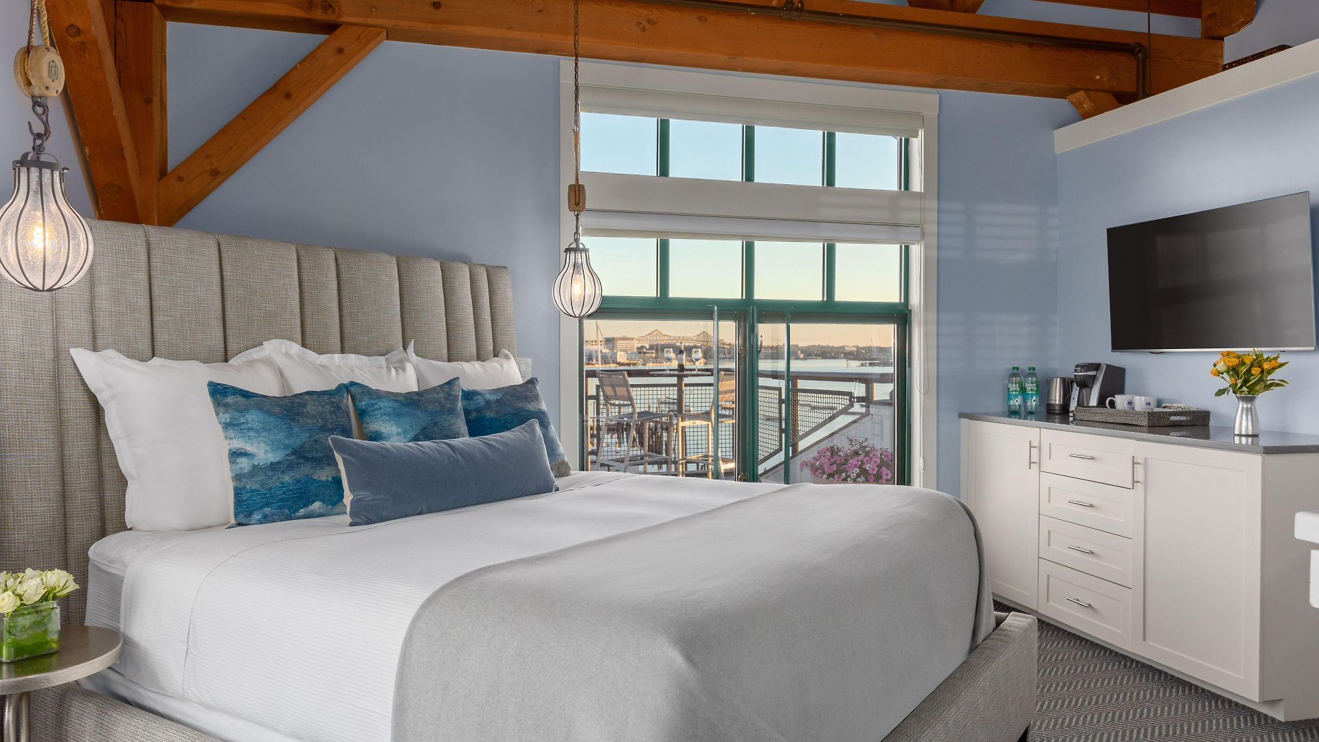Yacht Haven Inn 4*