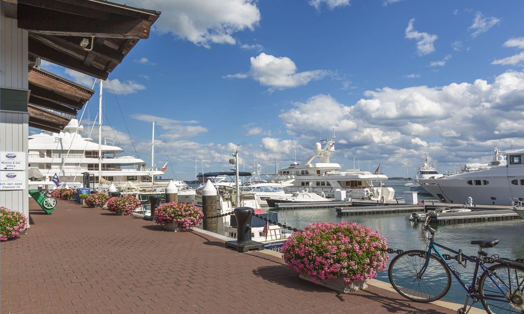 Yacht Haven Inn 4*