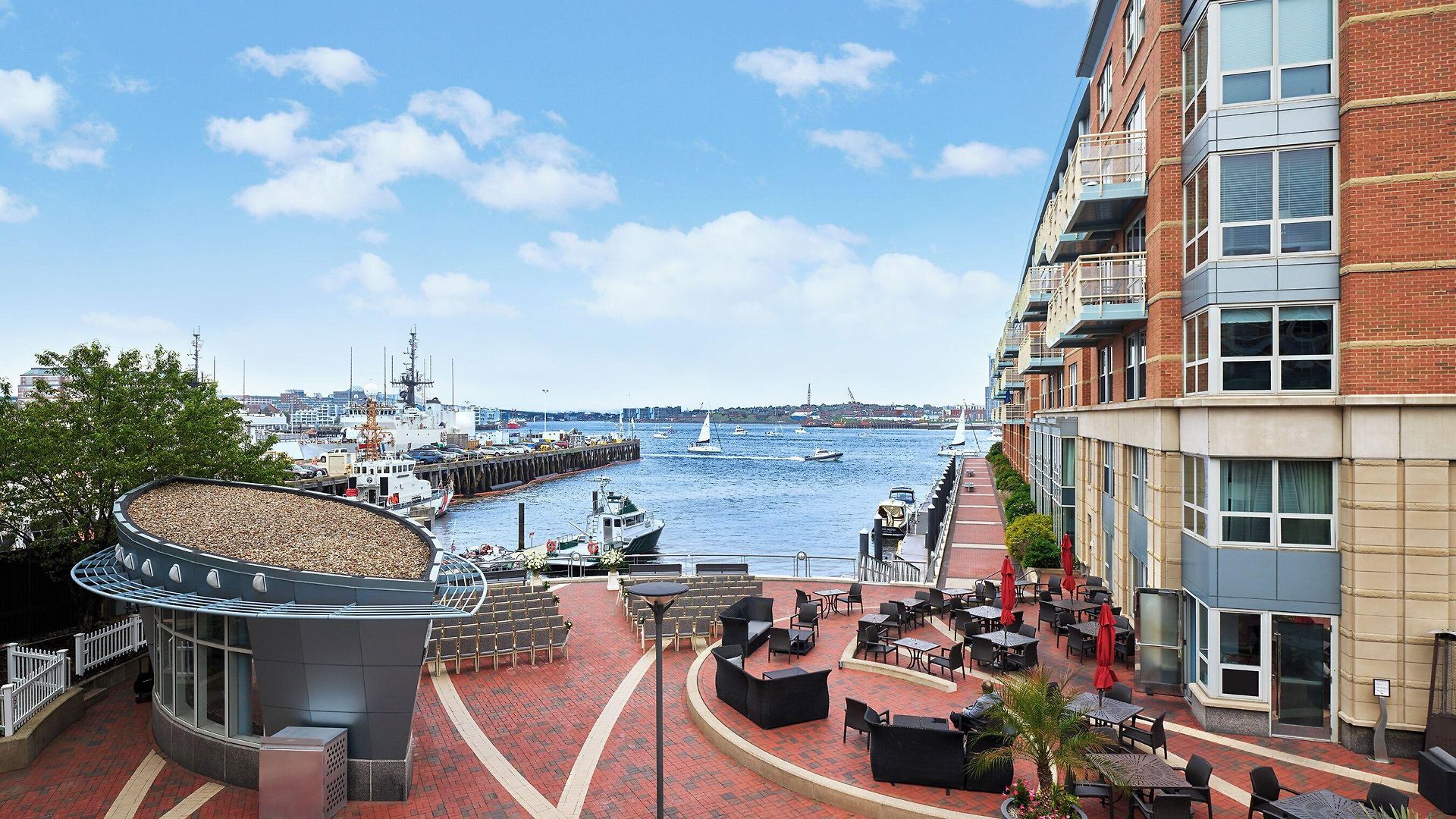 Battery Wharf Hotel, Waterfront Hotel