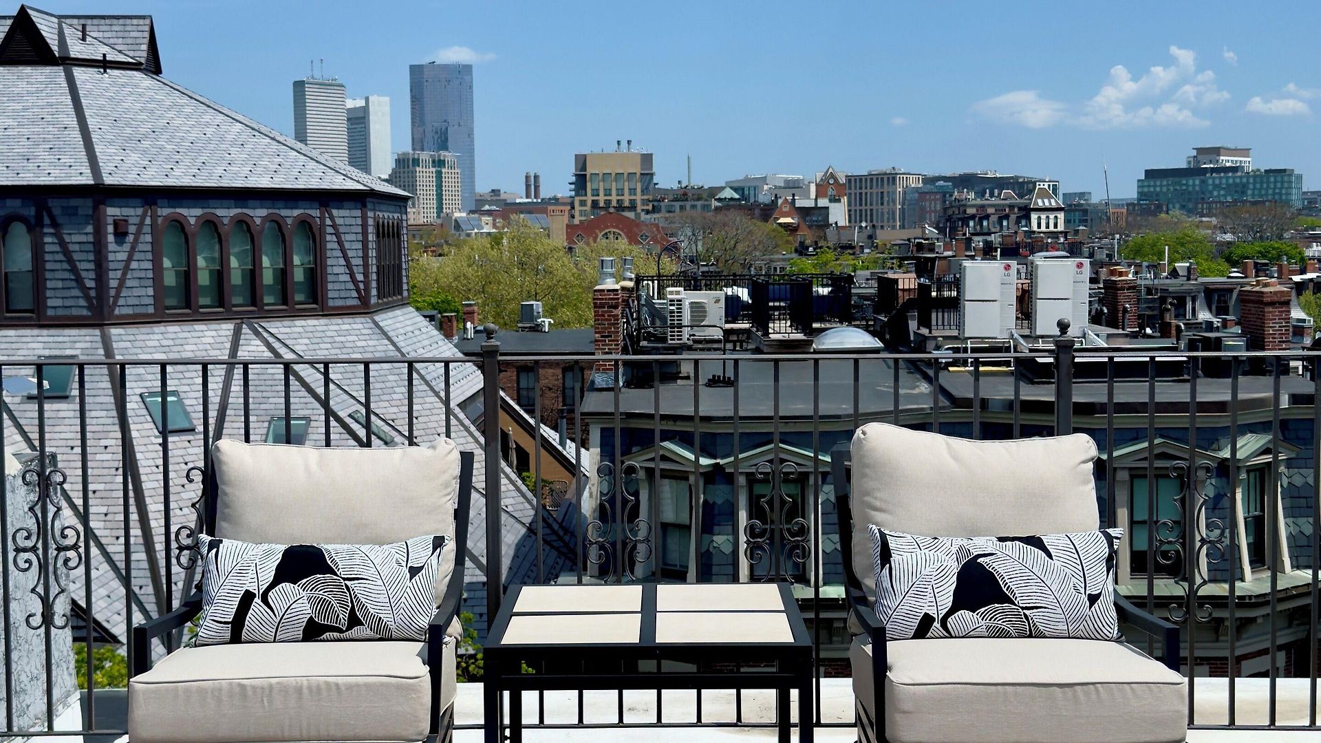 Clarendon Square 4*