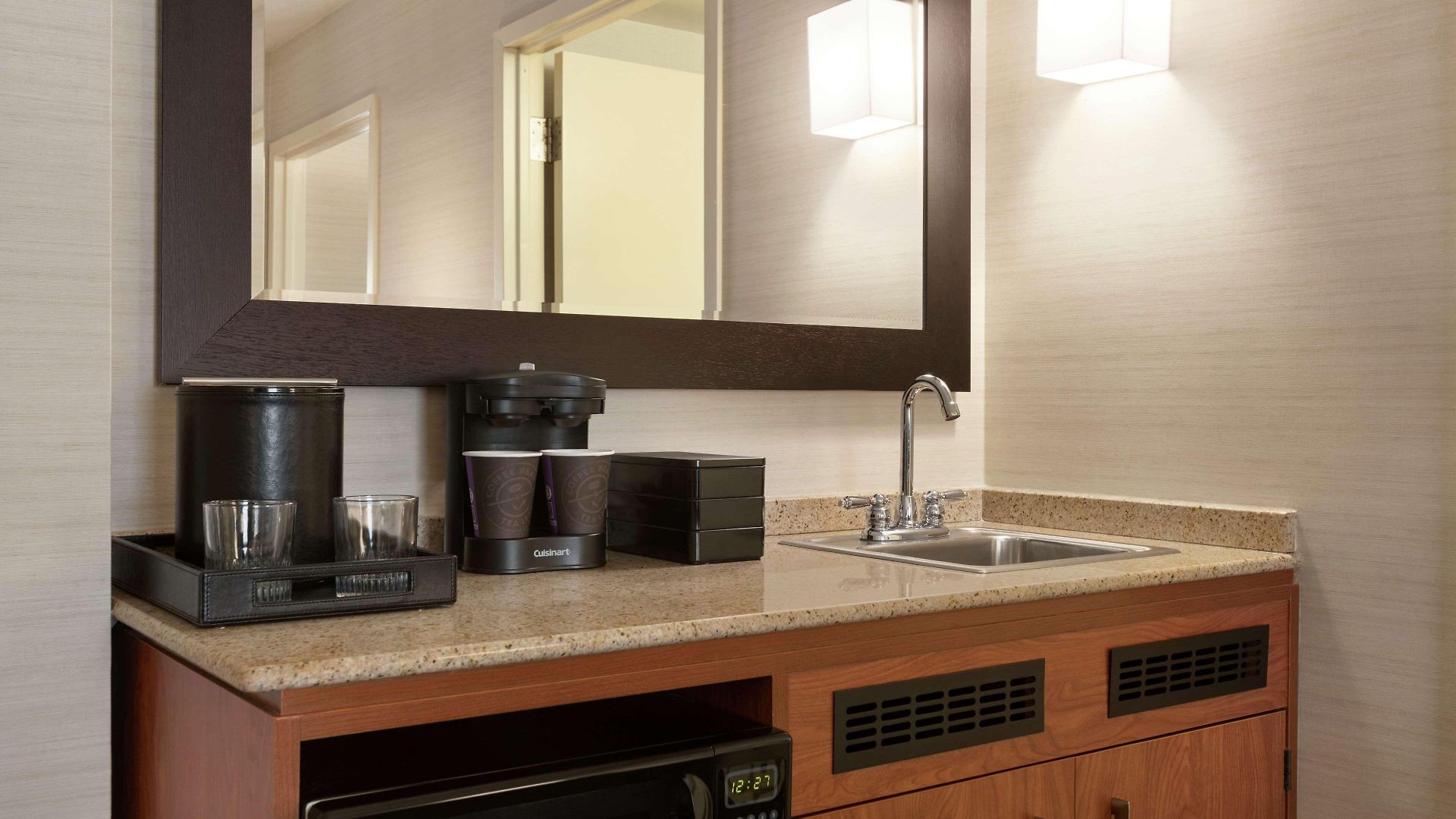 Embassy At Logan Airport Hotel 3*