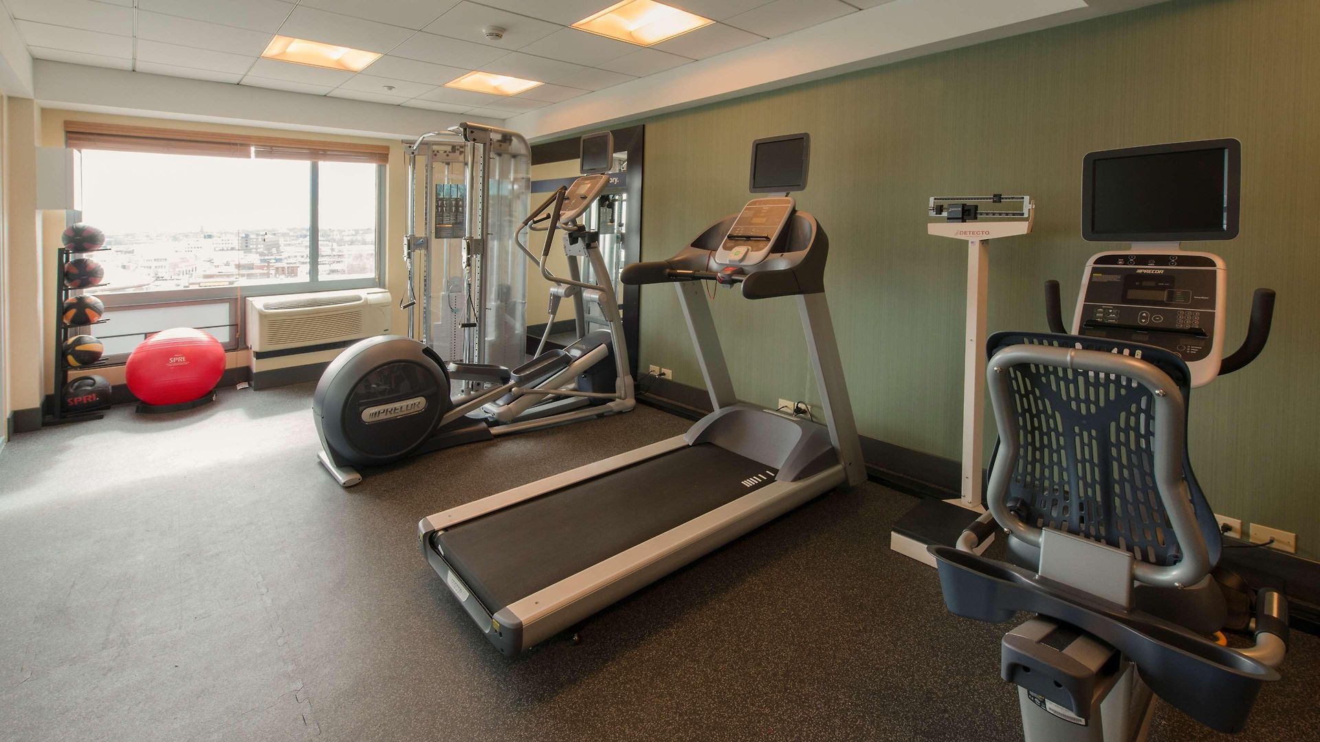 Hampton & Crosstown Center Hotel 3*