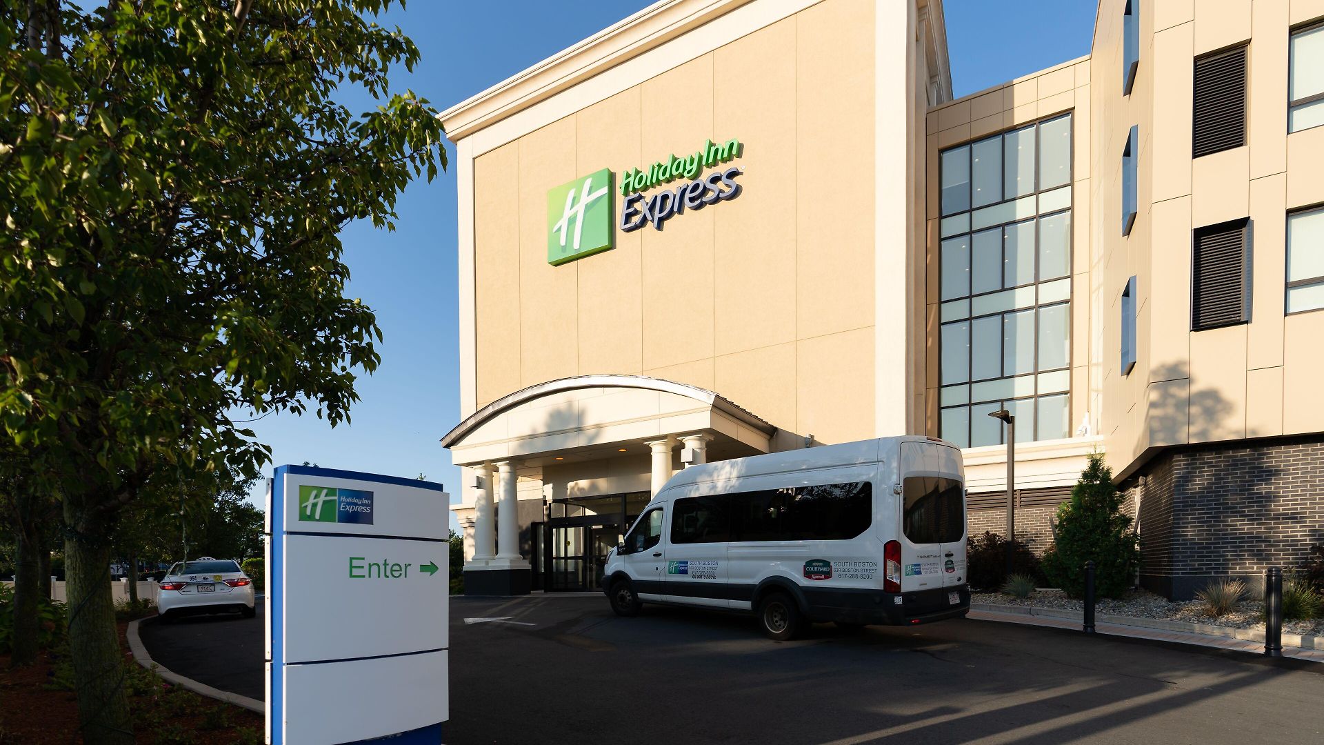 Express By Ihg Hotel 3*