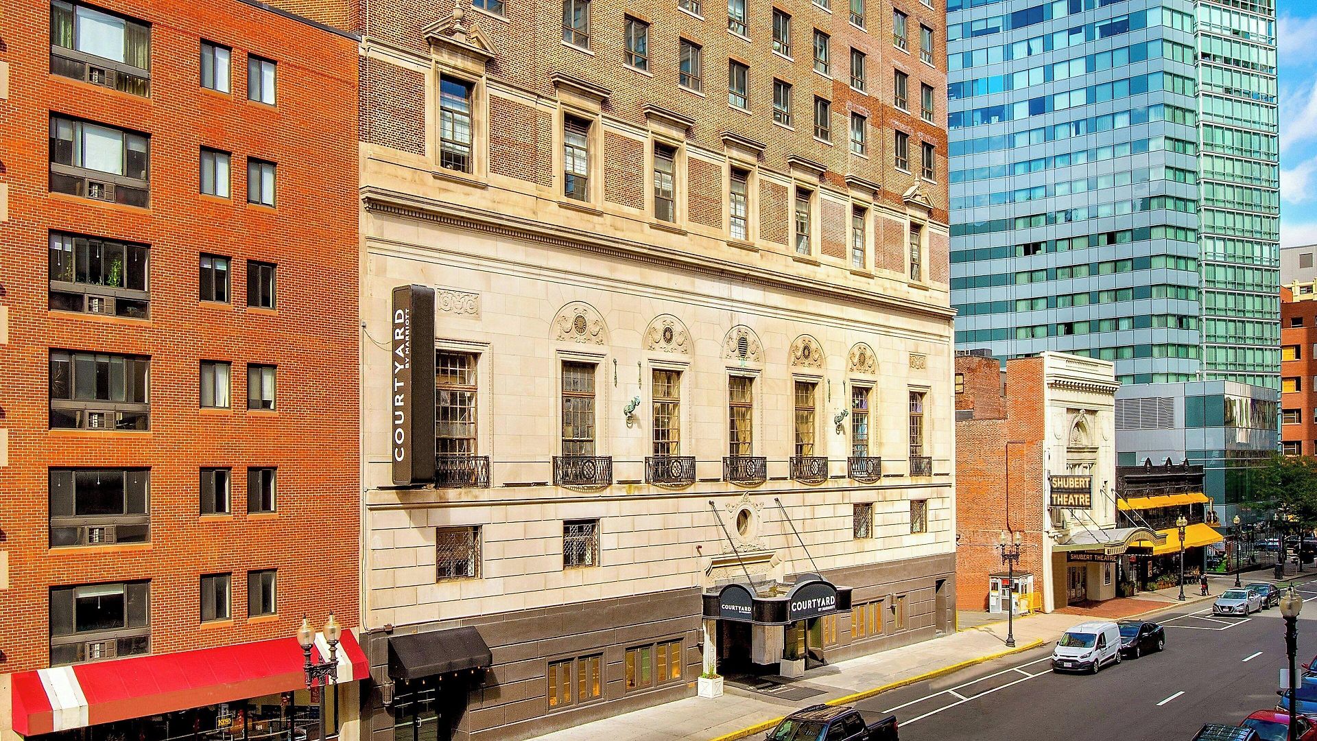 Courtyard By Marriott Downtown Hotel Boston