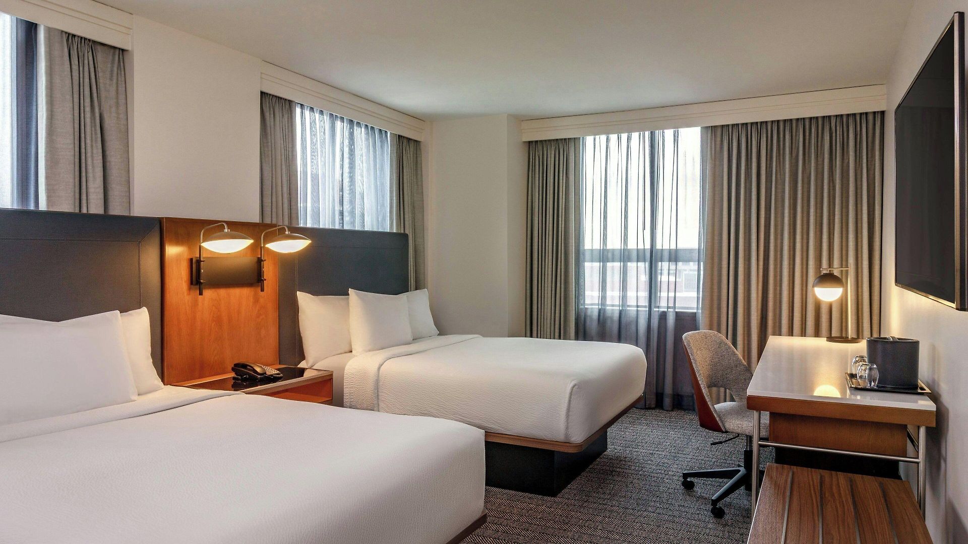 Courtyard By Marriott Downtown 4*