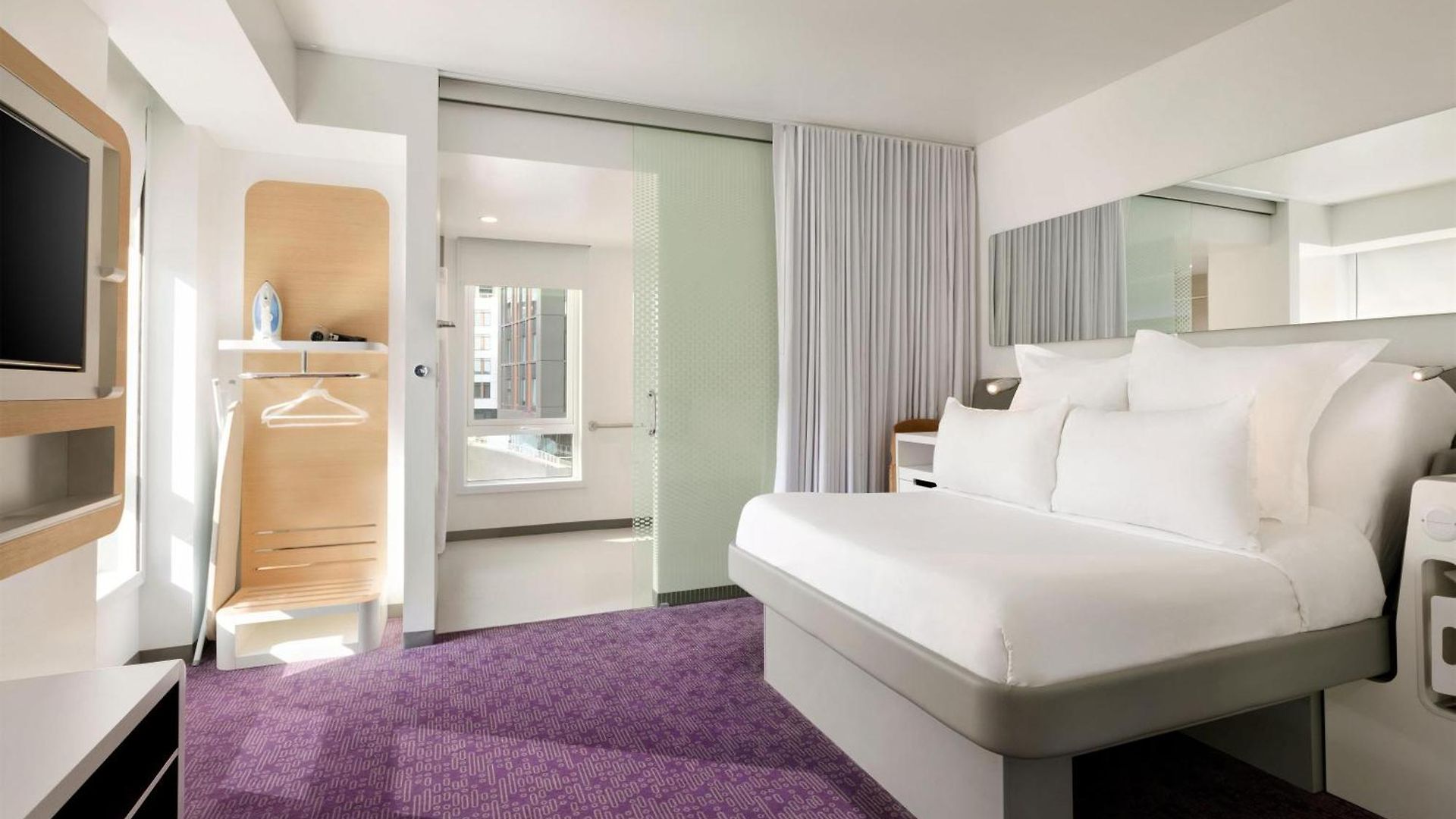 Yotel 4*