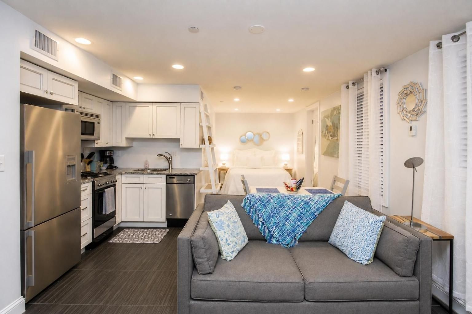 Renovated Studio, Steps To Mgh, Suffolk, Sleeps 4 Apartment *
