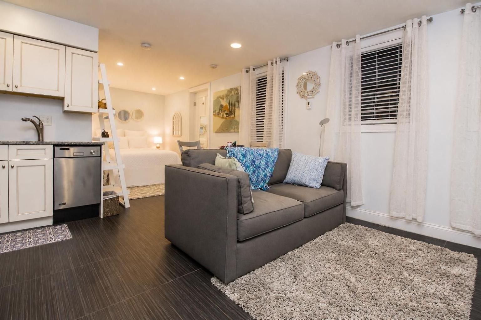 Renovated Studio, Steps To Mgh, Suffolk, Sleeps 4 Apartment Boston