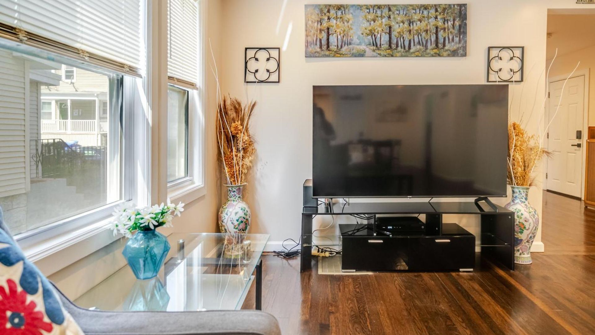 Stylish 4br Boston, Pet-friendly Near Savin Hill, I-93 & Red Line 30-1 Apartment *