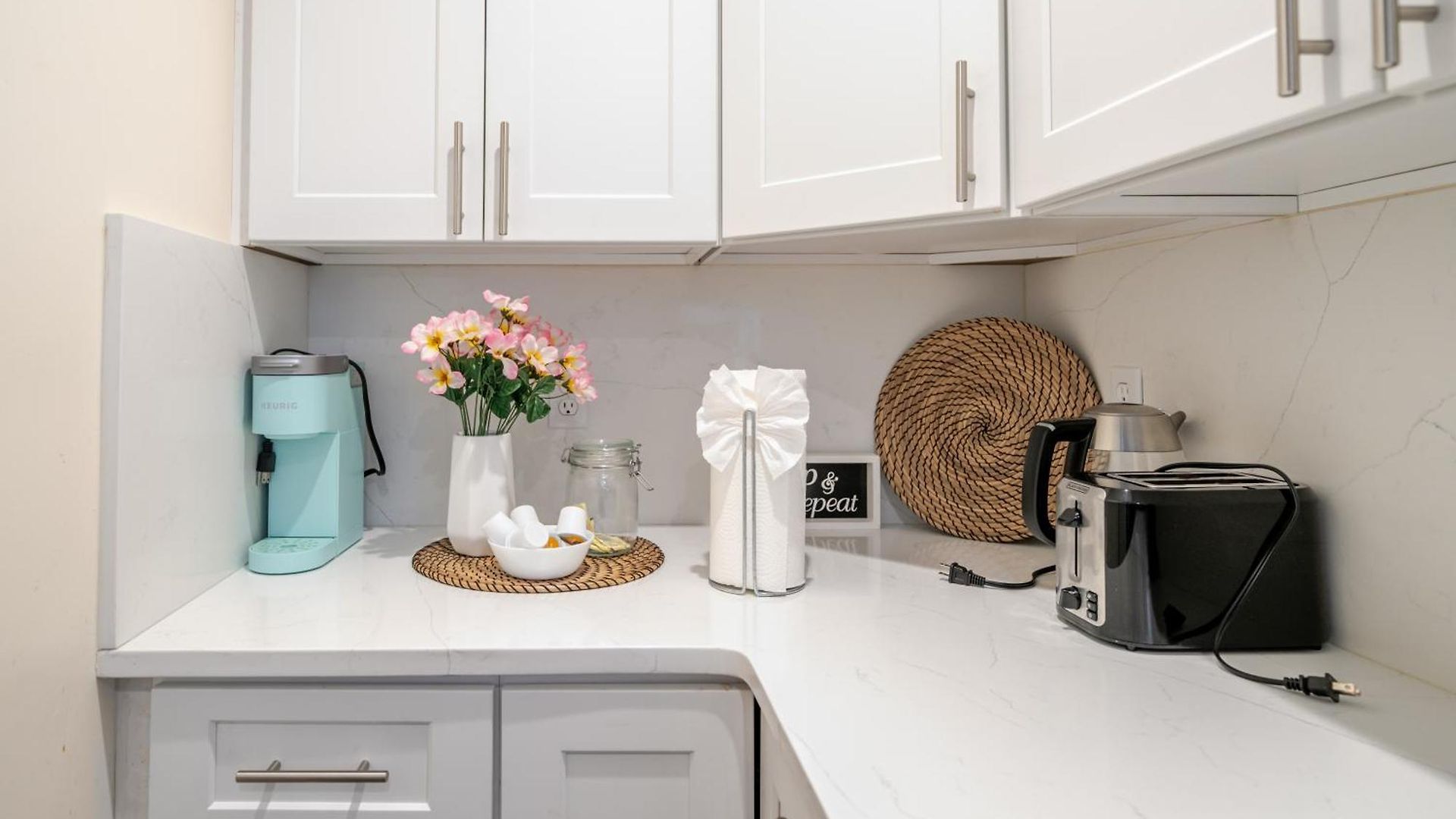 Stylish 4br Boston, Pet-friendly Near Savin Hill, I-93 & Red Line 30-1 Apartment