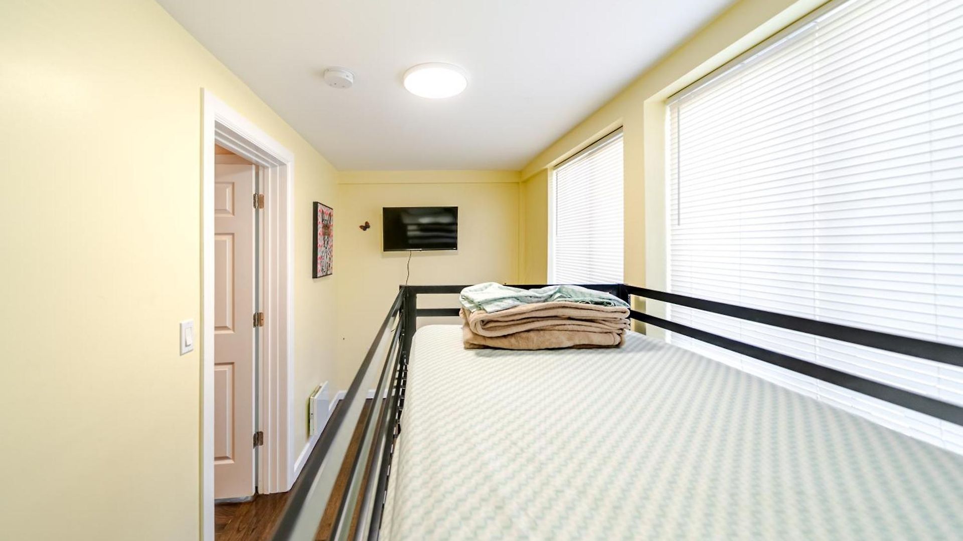 Stylish 4br Boston, Pet-friendly Near Savin Hill, I-93 & Red Line 30-1 *
