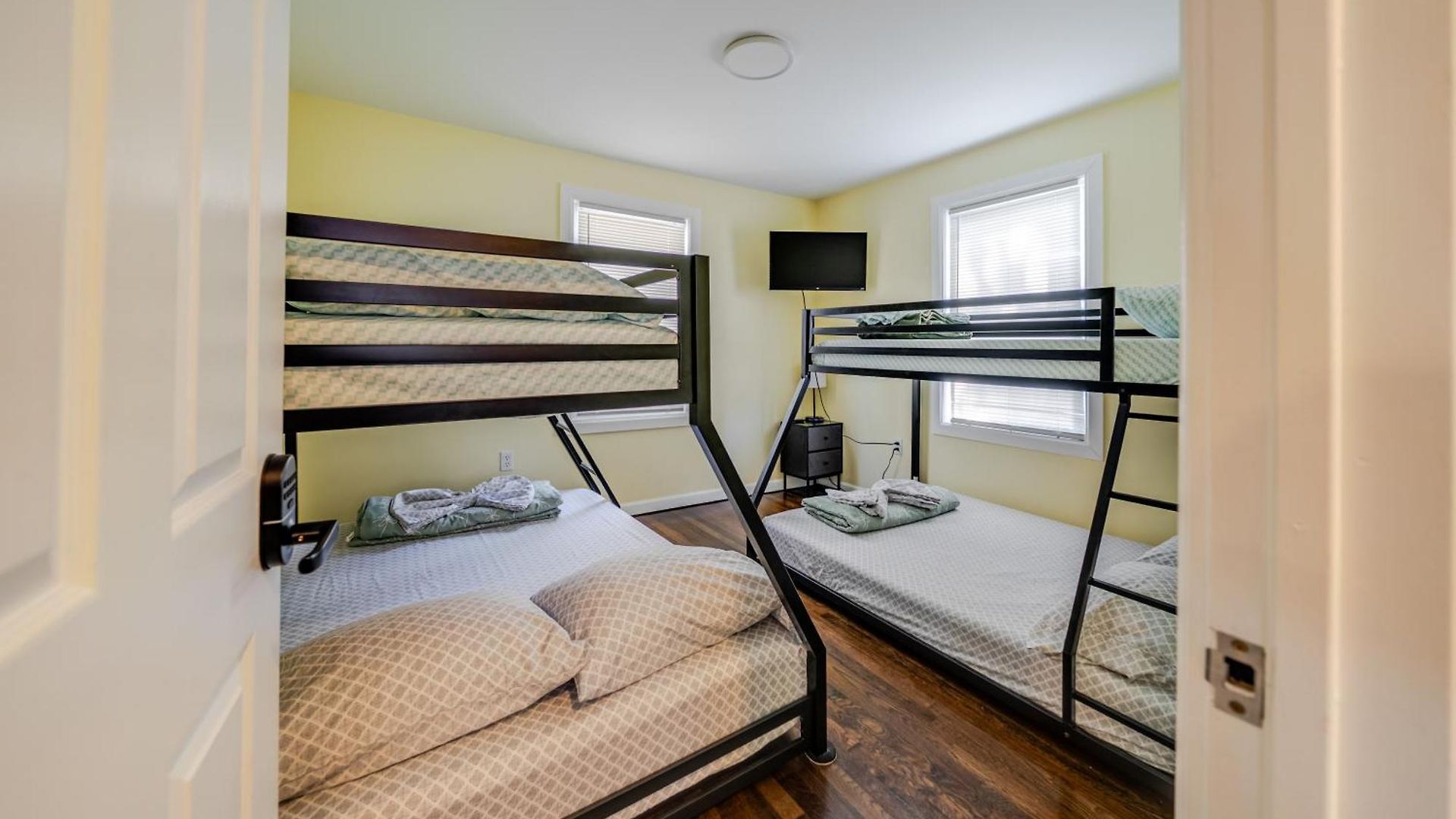 Stylish 4br Boston, Pet-friendly Near Savin Hill, I-93 & Red Line 30-1 *
