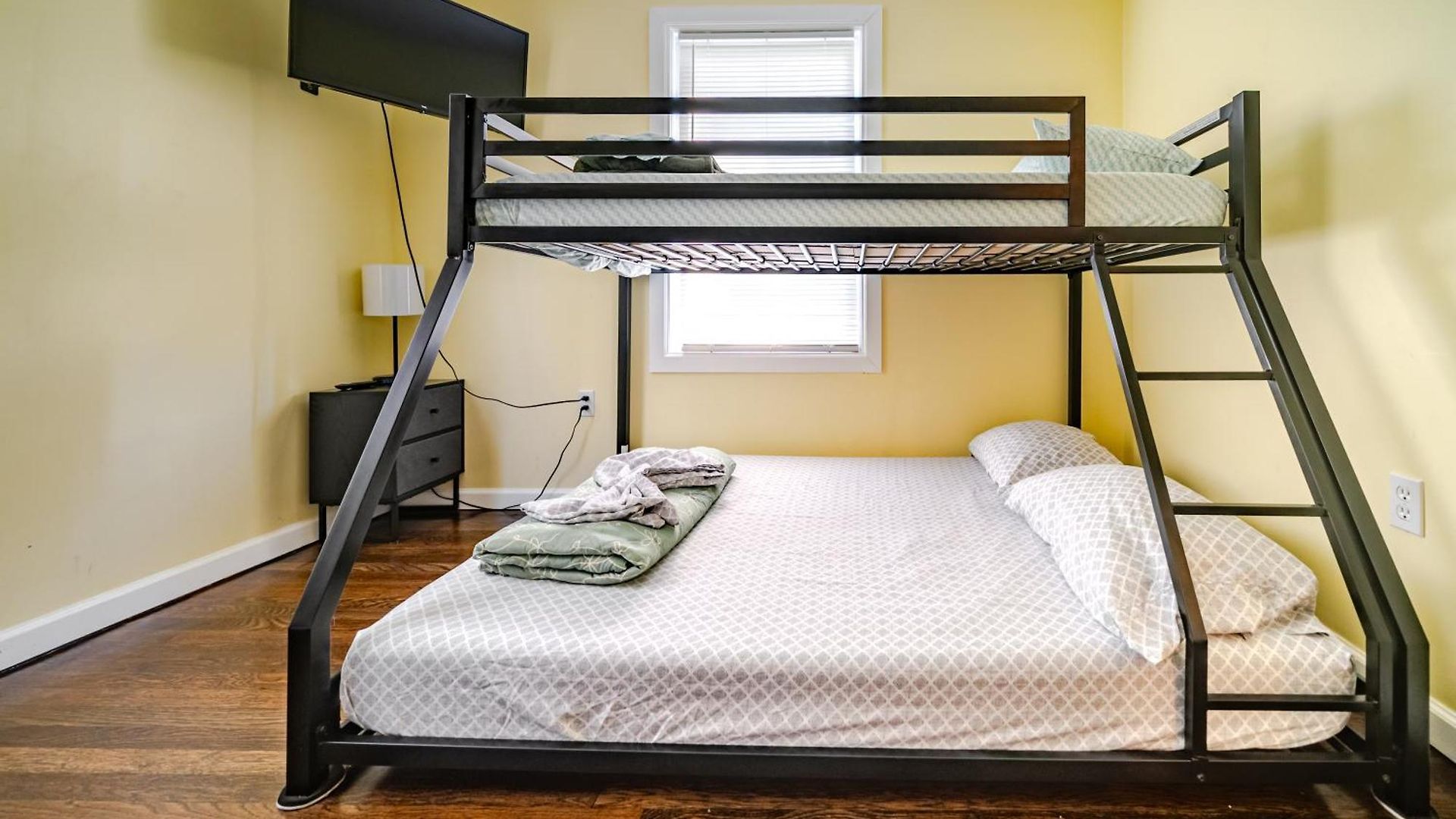 Stylish 4br Boston, Pet-friendly Near Savin Hill, I-93 & Red Line 30-1 Boston
