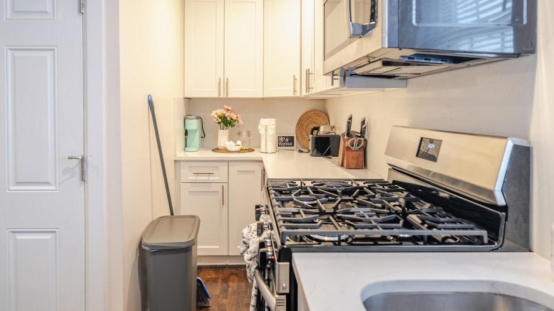 Stylish 4br Boston, Pet-friendly Near Savin Hill, I-93 & Red Line 30-1 Apartment *