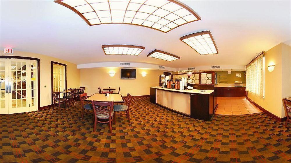 Hotel Ramada By Wyndham Boston