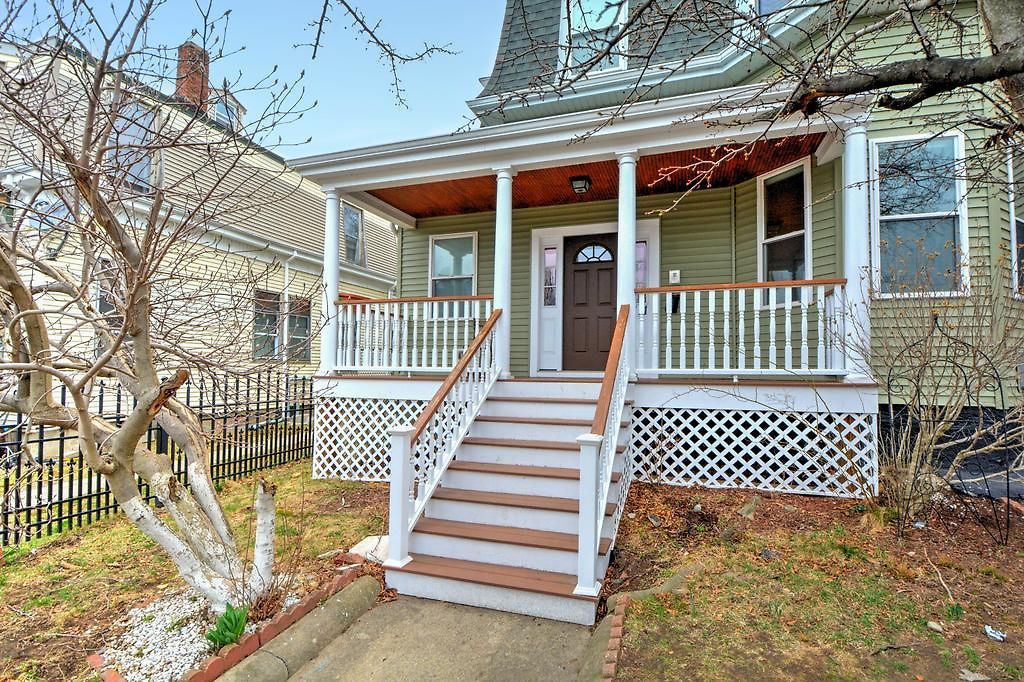 2 Bedroom In Jamaica Plain With Parking