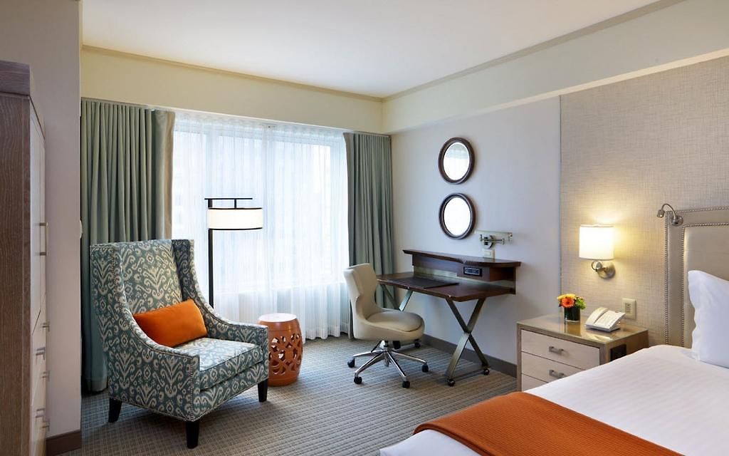 Seaport Hotel 4*