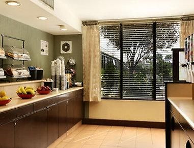 Ramada By Wyndham 3* Boston