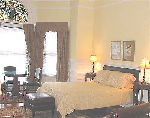 Back Bay Suites *