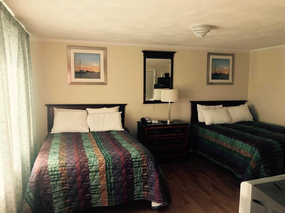 Motel Town Line