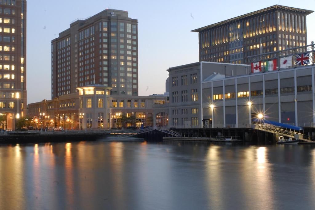 Seaport Hotel 4*